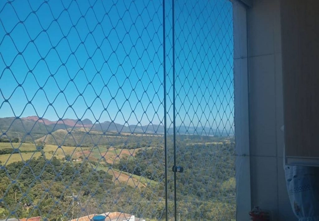 janelas com rede de proteção